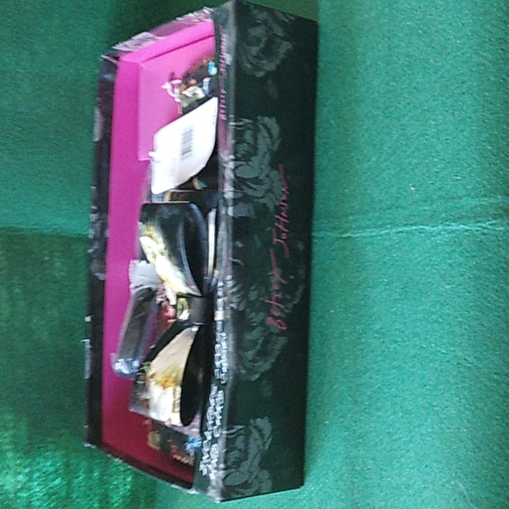 NWTS Betsey Johnson Gxdani crossbody purse & card case black flowers glossy. T1 - Picture 7 of 16